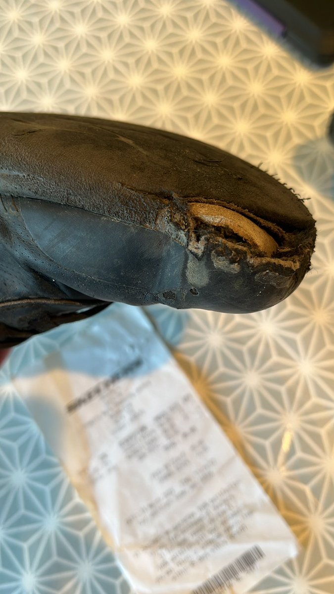 rozoutram's tweet photo. @SKECHERS_UK bought these 8 weeks ago for my son. This is how well they have lasted. 😩 Can you get in touch please? Thanks https://t.co/HFpfi1QYr0
