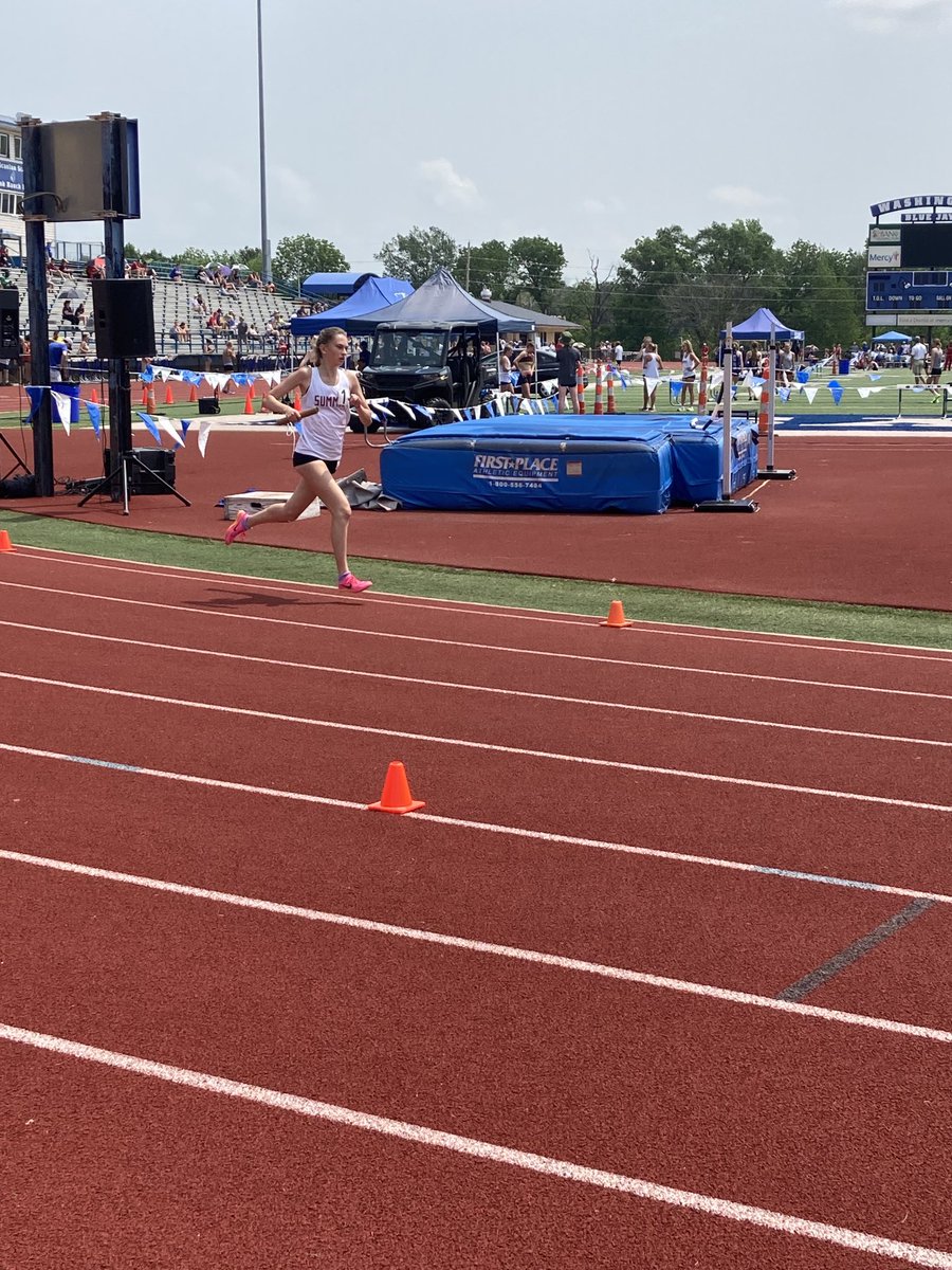The Girls 4 x 800 takes 1st place at Districts
⁦⁦<a href="/Summit_XC/">Coach Miller</a>⁩ ⁦<a href="/hopover/">Erin Hopkins☘️</a>⁩