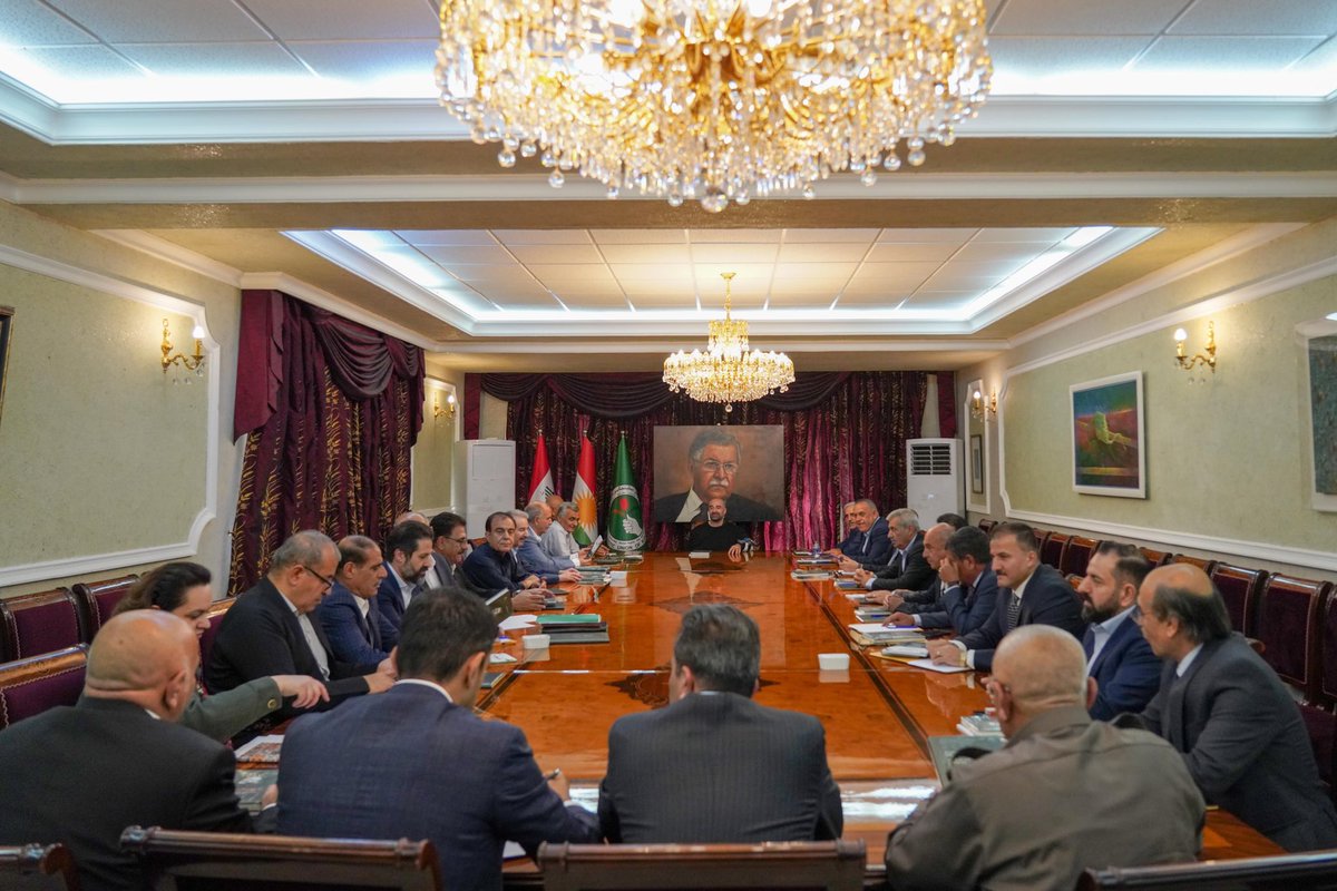 galikurdstan's tweet photo. مەکتەبی سیاسی بە سەرپەرشتی هەڤاڵ بافڵ جەلال تاڵەبانی، سەرۆکی یەکێتی نیشتمانی کوردستان کۆبووەوە.

#تیم #بافڵ_جەلال_تاڵەبانی https://t.co/65VlYuZWpa