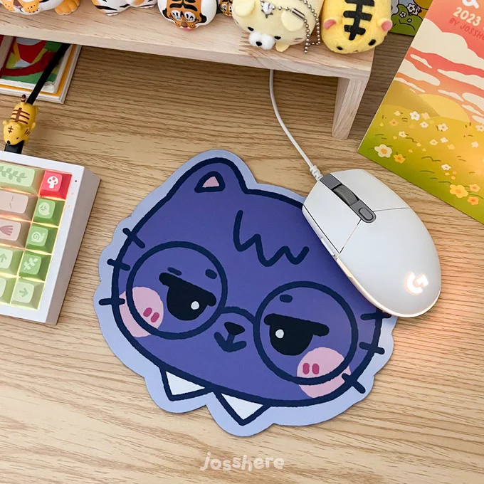 shp has been updated with new carat cake stickers and charm leftovers + limited mousepad restock   also now with ~a new look~