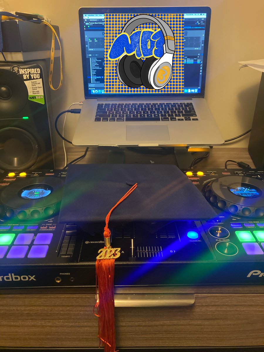 Md3Tre's tweet photo. DJ MD3🎧🎓 https://t.co/95wgburu4w