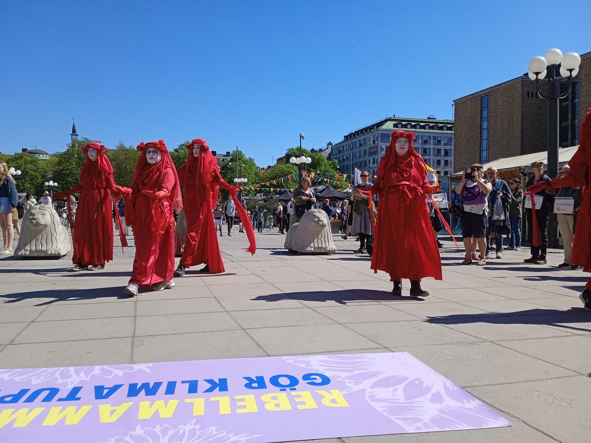 JanineClimate's tweet photo. Mycket rolig dag med #Rebellmammorna!
Hoppas att du är med nästa gång.
#twiff, 300, #MothersRebellion, #Sweden, Medborgarplatsen https://t.co/qLz4dlKyaw