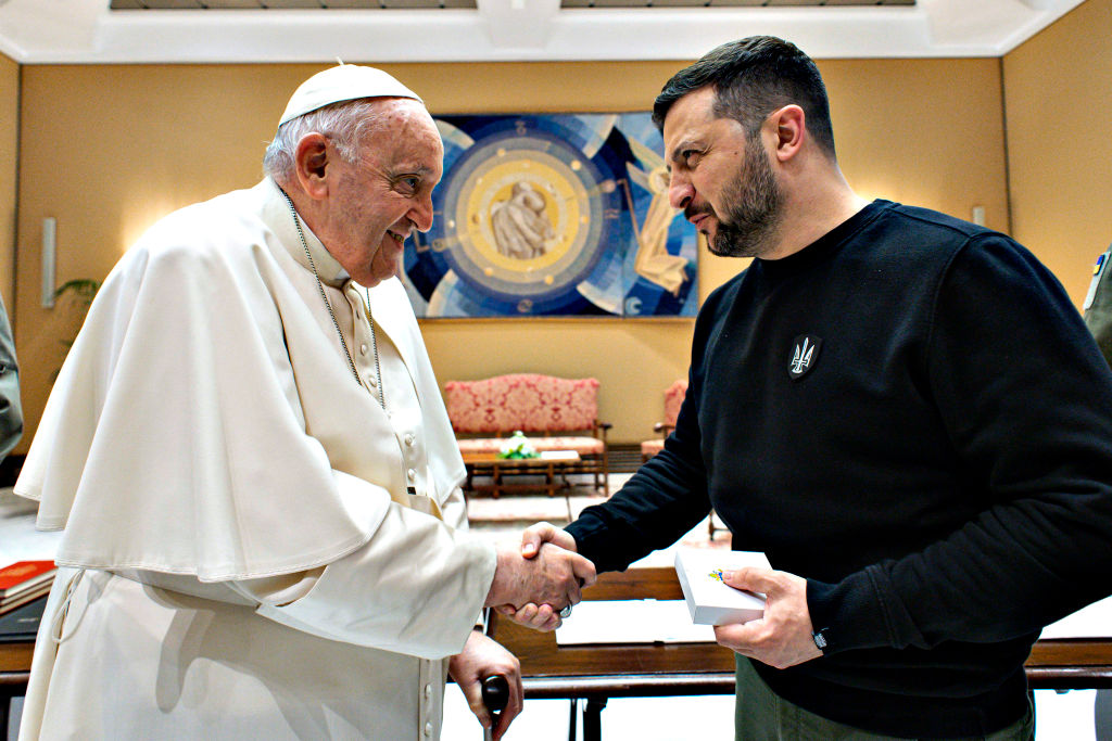 KyivIndependent's tweet photo. ⚡ Zelensky holds 40-minute talk with Pope Francis.

During President Volodymyr Zelensky's visit to the Vatican, Pope Francis gifted him a small olive branch sculpture that symbolizes peace. Zelensky gifted the Pope an icon of the Virgin Mary painted onto a piece of body armor. The topics of their discussion have not been made public.

📷 Vatican Media Vatican Pool/Getty Images