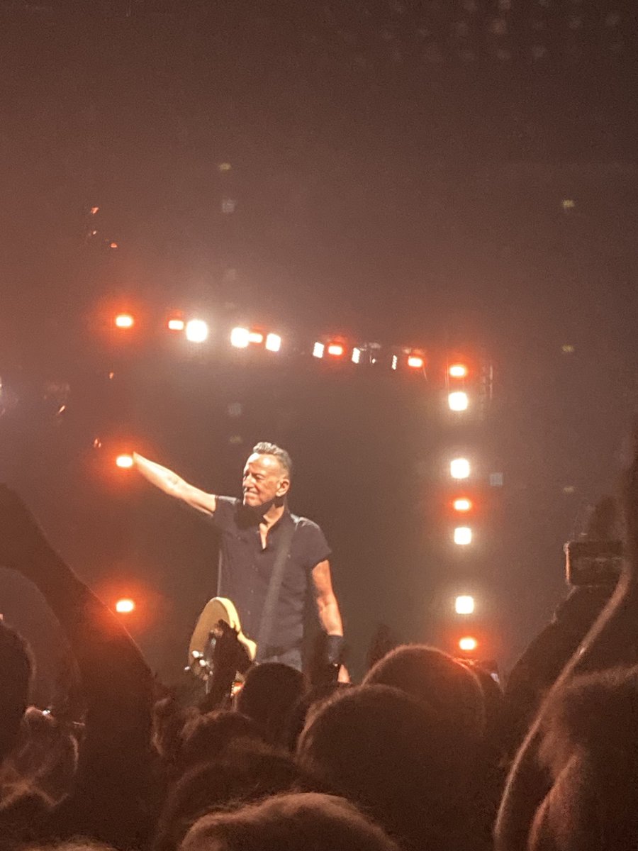 PascaleW's tweet image. #springsteenparis