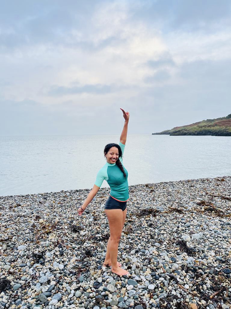 SouzasBella's tweet photo. Depois que descobri que sou capaz de curtir nadar debaixo de 5graus. Eu posso morar na Irlanda pra sempre(se o governo deixar👀). Que lugar incrível. 🍀 https://t.co/8kXgrqUhma