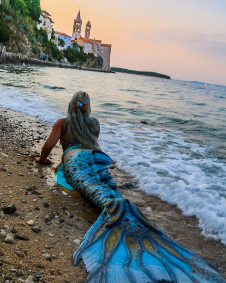 perlamareena's tweet photo. Memories of my favourite destination in Croatia. The island of Rab. 🥰
This photo was taken at sunrise and the moment was as magical as the result. ✨

#mermaid #morskapanna #morskavila #professionalmermaid #rab https://t.co/4lle90dGvR
