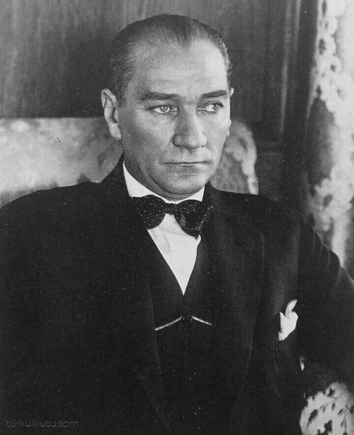 "Taş kırılır, Tunç erir, ama Türklük ebedîdir."

Mustafa Kemal Atatürk