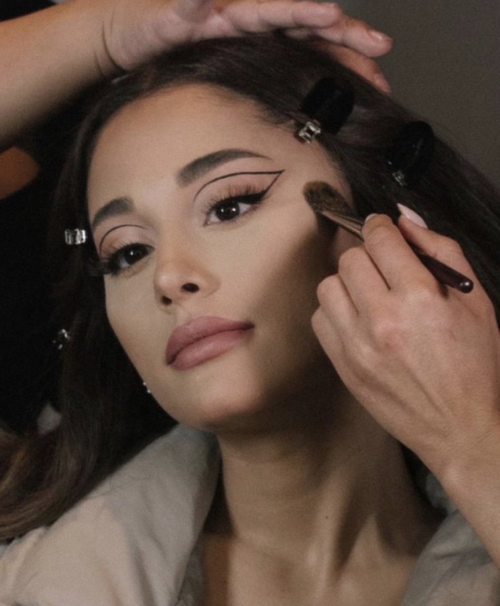 ariisafeplace's tweet photo. Ariana Grande. https://t.co/p1BJd4gcwp