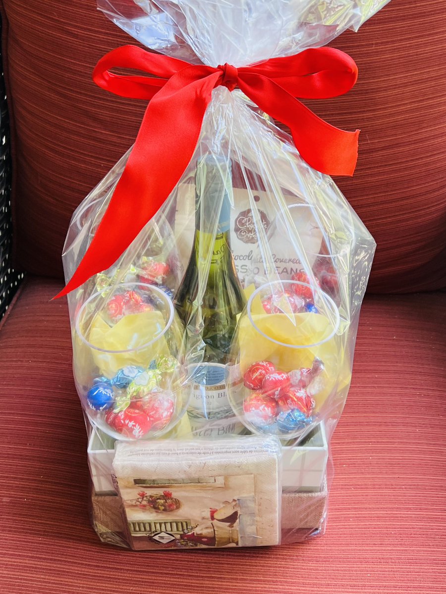 DLIT_Dedham's tweet photo. Great raffle prizes at tonight's Finale Bash! Still a few hours left to order online and save five dollars - but will also be available at the door: https://t.co/v60jtH7yQE https://t.co/M7mXnH69yO