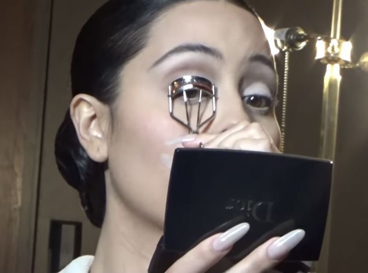 maybeeevirgo's tweet image. me after crying for 3 hrs straight: