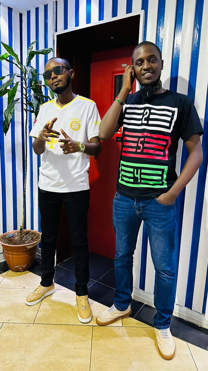 Oya Oya Oya 
Tupo site! tupo site! Unawatch ukiwa mtaa gani?Ukona request gani?#Innayardreggae