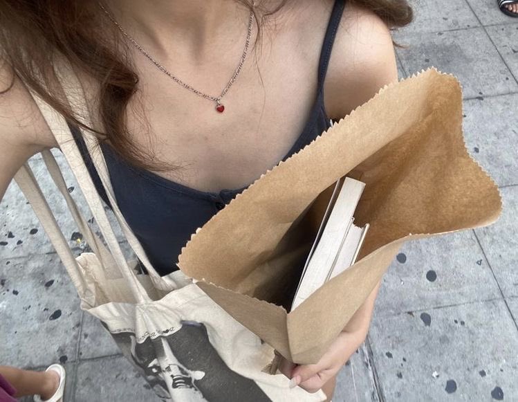 daisymmeadows's tweet photo. GIVEAWAY 📚

I will choose 1 person to receive a book of their choice. Just like, retweet &amp;follow (I do this bc it makes it much easier to reach the winner when they get picked). 

I’ll choose someone this coming Friday…I’ll be doing giveaways like this one throughout this year! https://t.co/1l8B3pXQb1