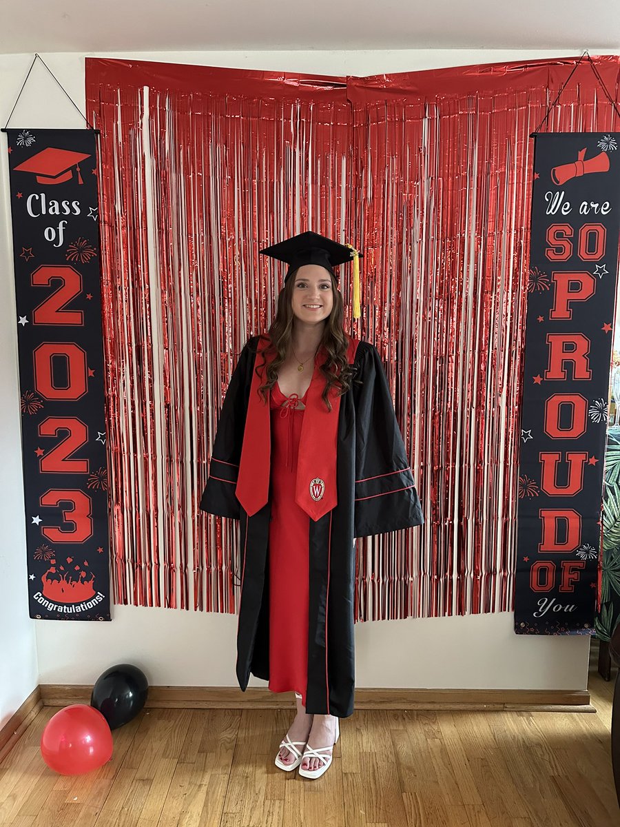 roertel1's tweet photo. All praise and honor and thanks be to God… 
Love you and congratulations @mickymo2003 #UWGrad https://t.co/hv3I8iOhcV