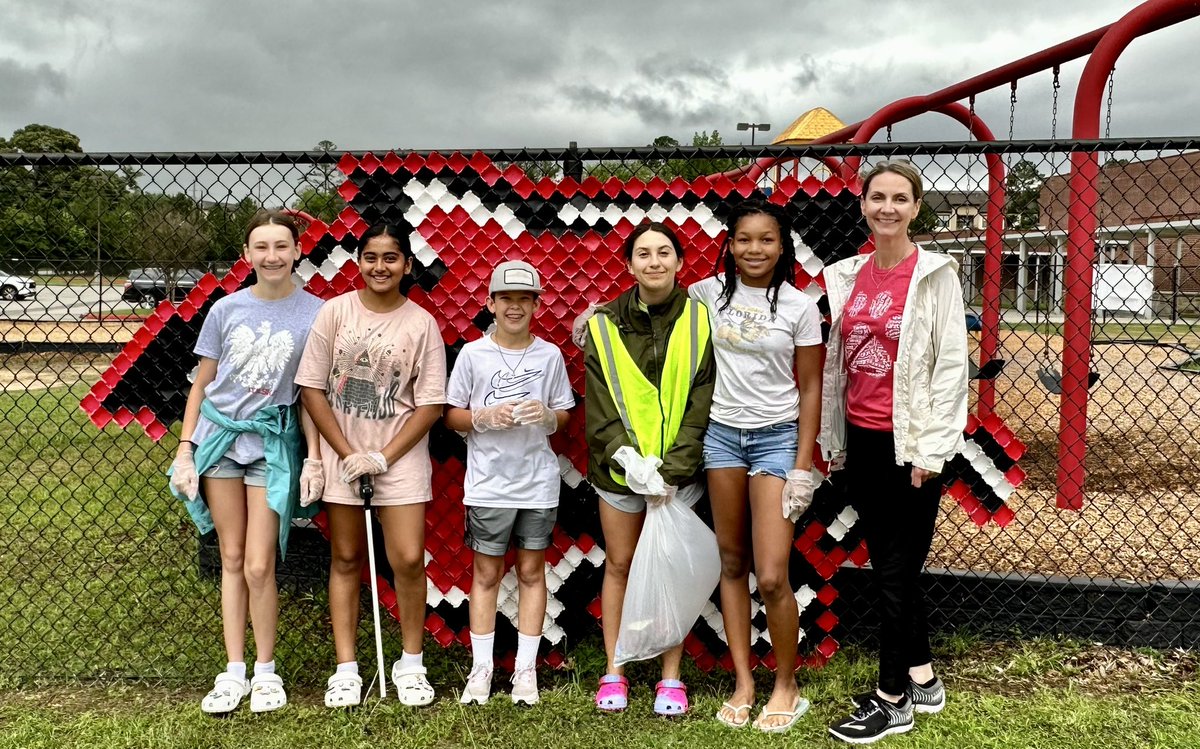 BrandiHalverson's tweet photo. FIRST @CPJH_C4K Adopt a Path was a HUGE success ❤️ Rain or shine these kids were out working hard 🧹Thankful for amazing students, sponsors and community partner! @TomballISD @TheTownshipTX @TISDCPJHS @AustinBankTexas @CharacterDotOrg #adoptapath #service https://t.co/gF0efQBmgY
