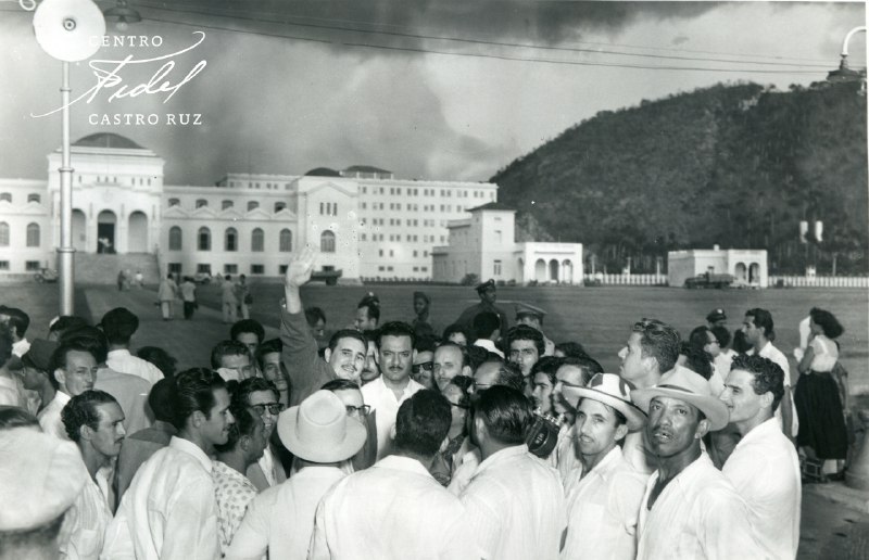 #Fidel:"Aquellos militares no podían entendernos. Nosotros pensábamos como gente que tiene la razón. Teníamos una posición moral más fuerte que ellos, y ellos sentían la inferioridad en que se encontraban en tal sentido; eran más débiles que nosotros moralmente". #TenemosMemoria
