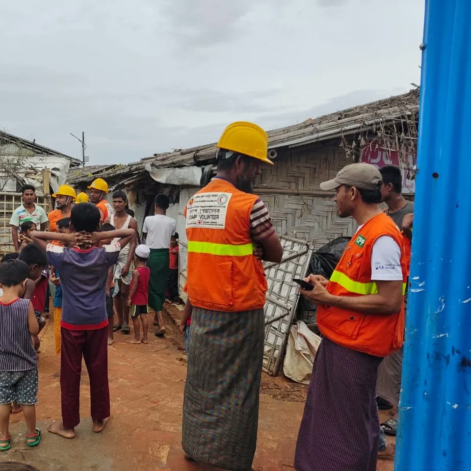 ShahidaWin2's tweet image. #CycloneMochaUpdate

Great Danger signal 10 has been declared in the Refugee Camp at Cox&apos;s Bazar.

I fear the impact of this #CycloneMocha would be worse for the vulnerable #Rohingya refugees, especially for the women and children.