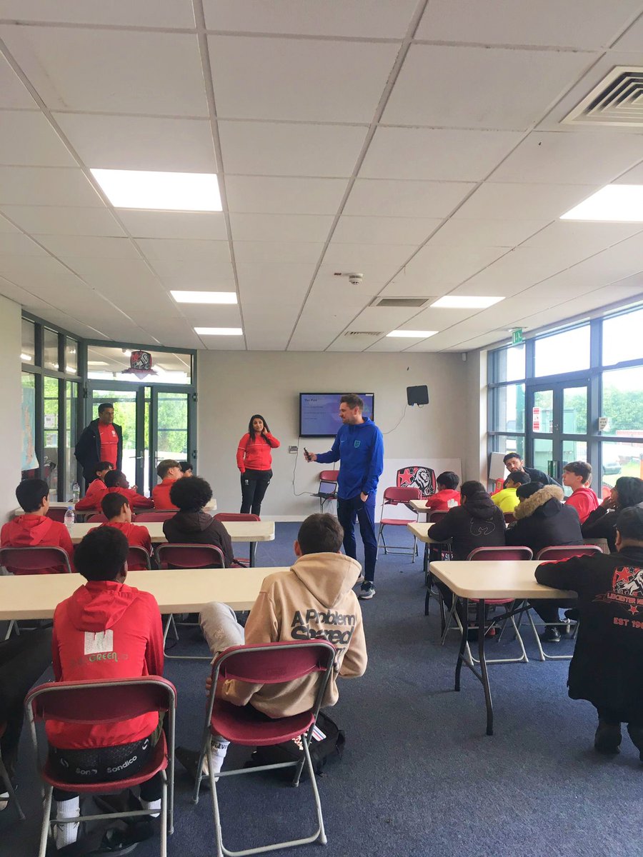 LeicNirvanaFc's tweet photo. Great session delivered by Lee Brown from The @FA to our under 14s & 16s. The first of its kind in the region, created to increase knowledge and insight into coaching. Learning is then supported by all attendees completing their FA #EEplaymaker increasing young asst coaches https://t.co/rvo6qVI3xi