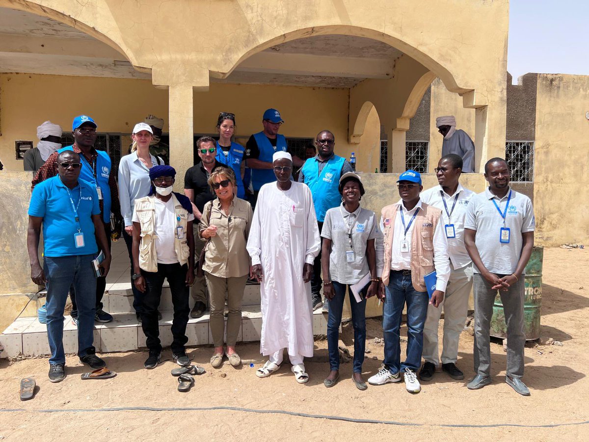 EduCannotWait's tweet photo. #Borota local authority welcomes #ECW’s @YasmineSherif1 @UNHCRTchad+ partners.
#Chad🇹🇩is providing safety & security to 60K incoming #refugees fleeing #Sudan🇸🇩. Funding is urgently needed for #UNHCR+partners to scale up lifesaving aid, incl #education for uprooted children. https://t.co/aub1DH5LM5