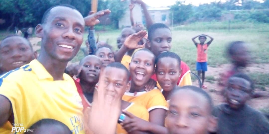 KabongaStarCC's tweet photo. #CricketMakamba: Another day in Kabonga, another training day, we keep on growing day after day. #BurundiCricket #CricketInBurundi https://t.co/SNH4WGLfZp