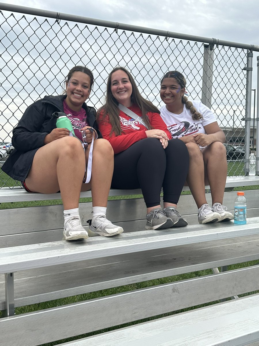 EHS_throwers's tweet photo. Girls take 3rd &amp; 5th in shot as well https://t.co/myk5eh0u3U