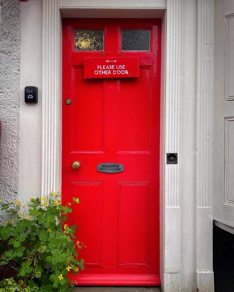 chazzer's tweet photo. Thin Red Door

(It’s the exit from the Post Office) https://t.co/cYHhSKxWxo https://t.co/j6FnMYSPy1