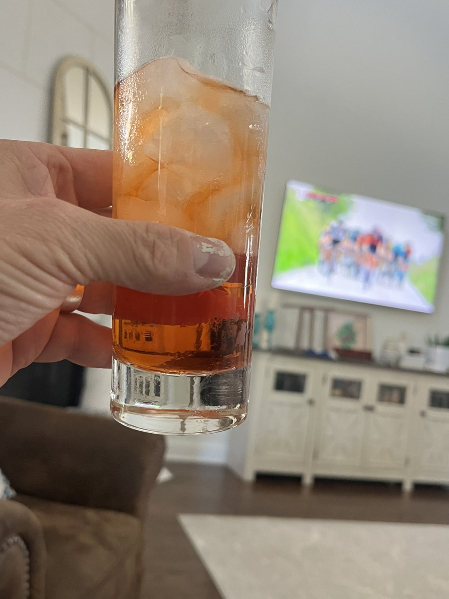 HackerRob's tweet image. Giro Stage and an Aperol Spritz @AdamBlythe89 @Vaughters @gcntweet