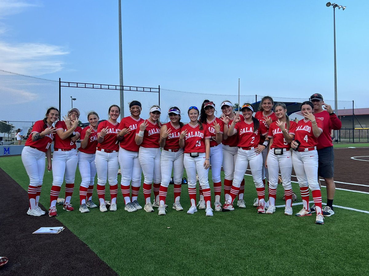 _BriWaters's tweet photo. What a great season! Thank you seniors for being the best teammates since I was just 7. So proud of my team! Senior season up next! ❤️ https://t.co/b4vYyAUvKK