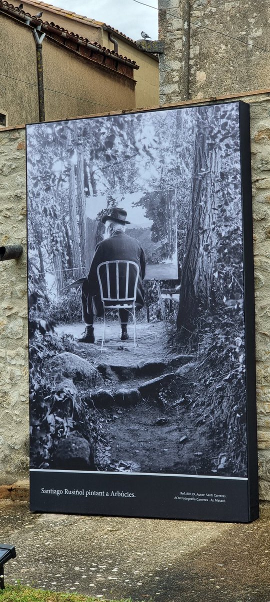 Al jardí del <a href="/MuseuArtGirona/">Museu d'Art de Girona (md'A)</a>  amb la instalació: "Miralls de l'ànima" de <a href="/patricia_maseda/">Patrícia Maseda</a> <a href="/JaumeGeli/">Jaume Geli</a> i els <a href="/AmicsMdA/">AmicsMdA</a>, amb la imatge de Santiago Rusiñol com decorat. 

#TempsdeFlors 
#TempsdeFlors2023