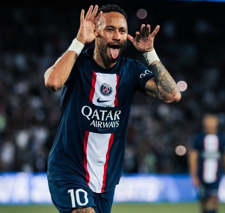 EirenJr's tweet photo. El mejor jugador del mundo 41 G/A en 54 partidos.

El jugador acabado y retirado 37 G/A en 31 partidos.

SÍ no fuera por la lesión Neymar tuviera mejores estadísticas. Comparar a Vinicius con Neymar es una falta de respeto al fútbol. https://t.co/sjiYtkgMfF