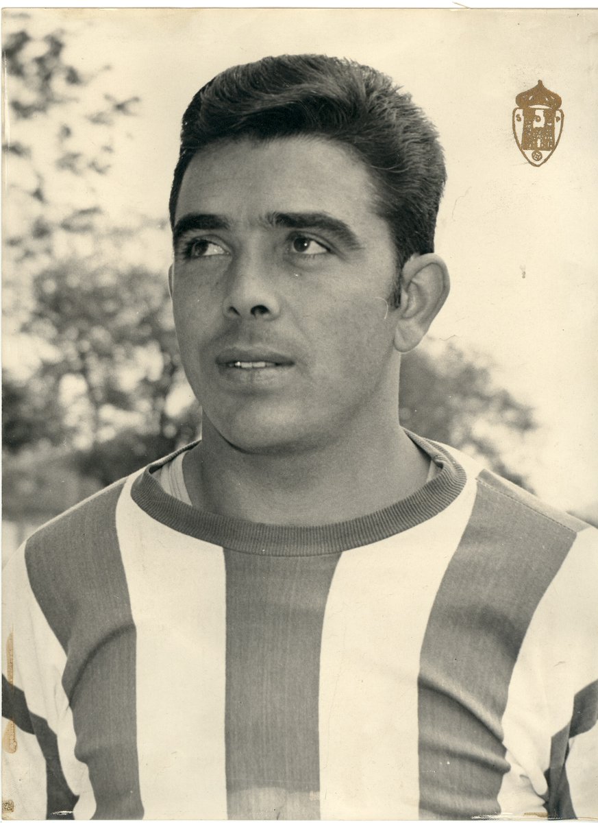 SDP_1922's tweet photo. Con pesar despedimos hoy a una leyenda de la Deportiva. Ha fallecido Enrique Rodríguez, mítico jugador, con más de 300 partidos como blanquiazul entre las décadas de los 50 y 70, y técnico con 238 partidos al frente del equipo. Compartimos el dolor de sus familiares y amigos. DEP https://t.co/5wi3ULwSK5