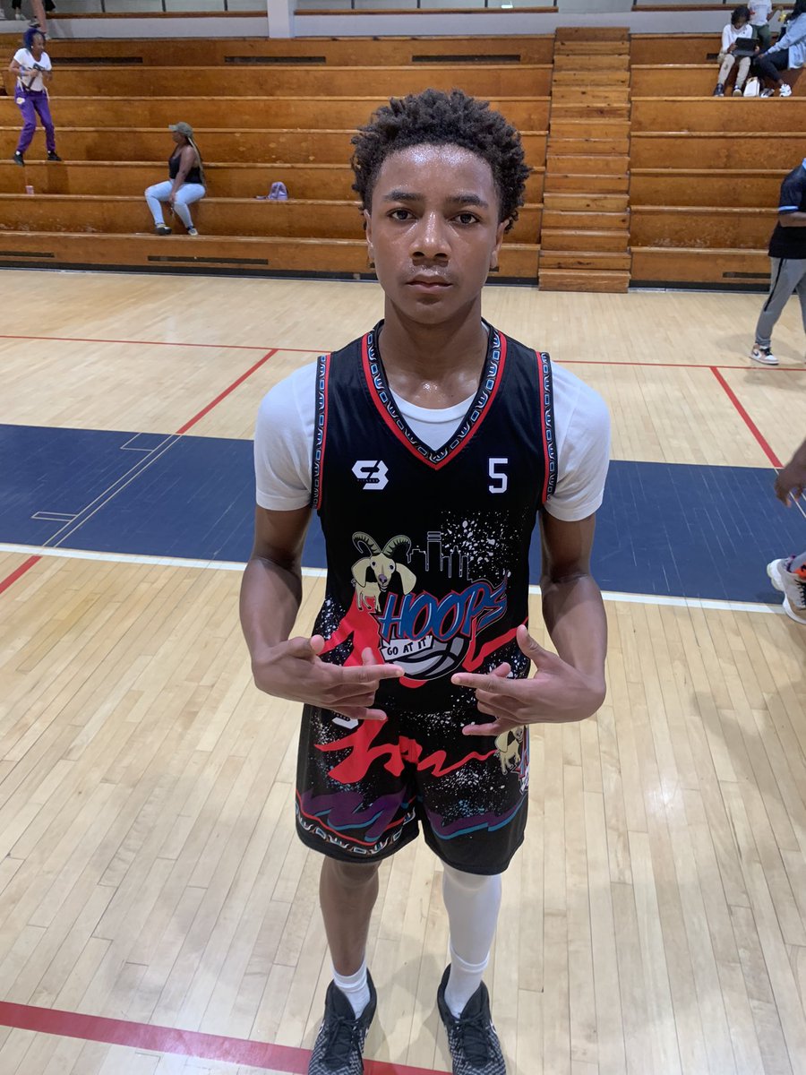 32 pts 8reb at bob gibbons tourney first game <a href="/hoopseen/">HoopSeen</a> <a href="/GTuckerHoops/">Garrett Tucker</a> <a href="/GradyMajors/">Grady Majors</a> next game at 2:55 against team iso joe 🐐 hoops #missionminded