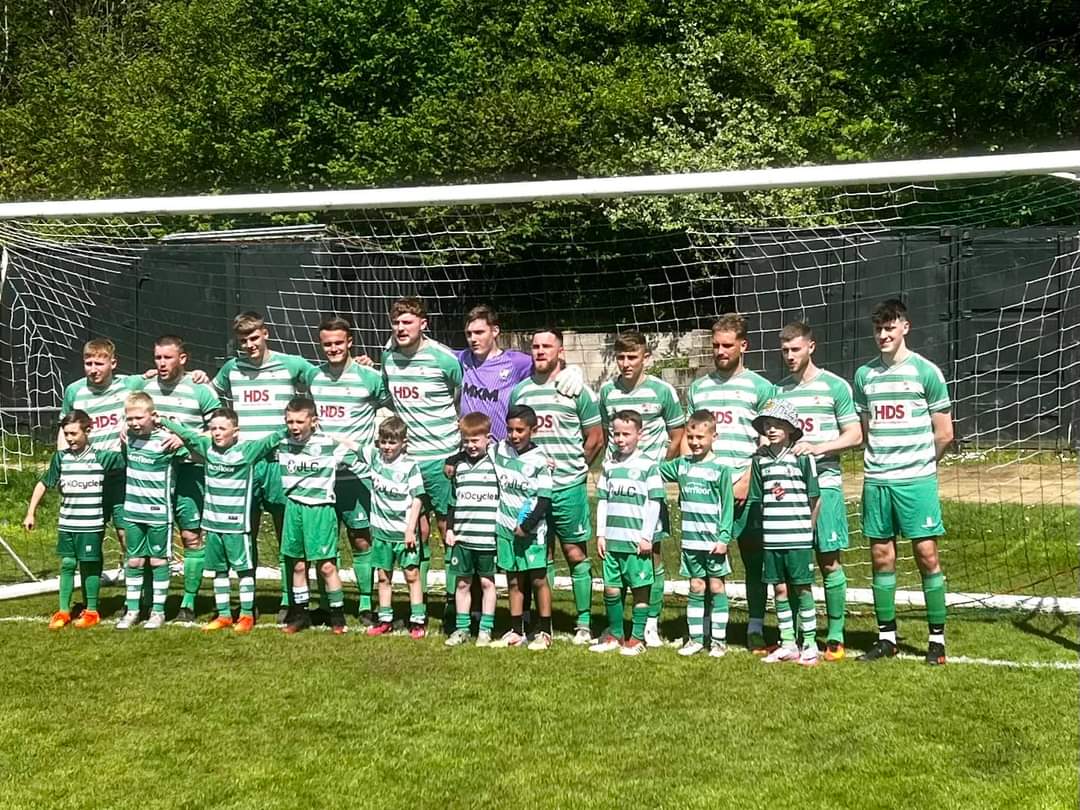 HoopsJfc's tweet image. @HoopsJfc youngsters showing their support for @HassyMarysFC this afternoon 👍⚽️💚