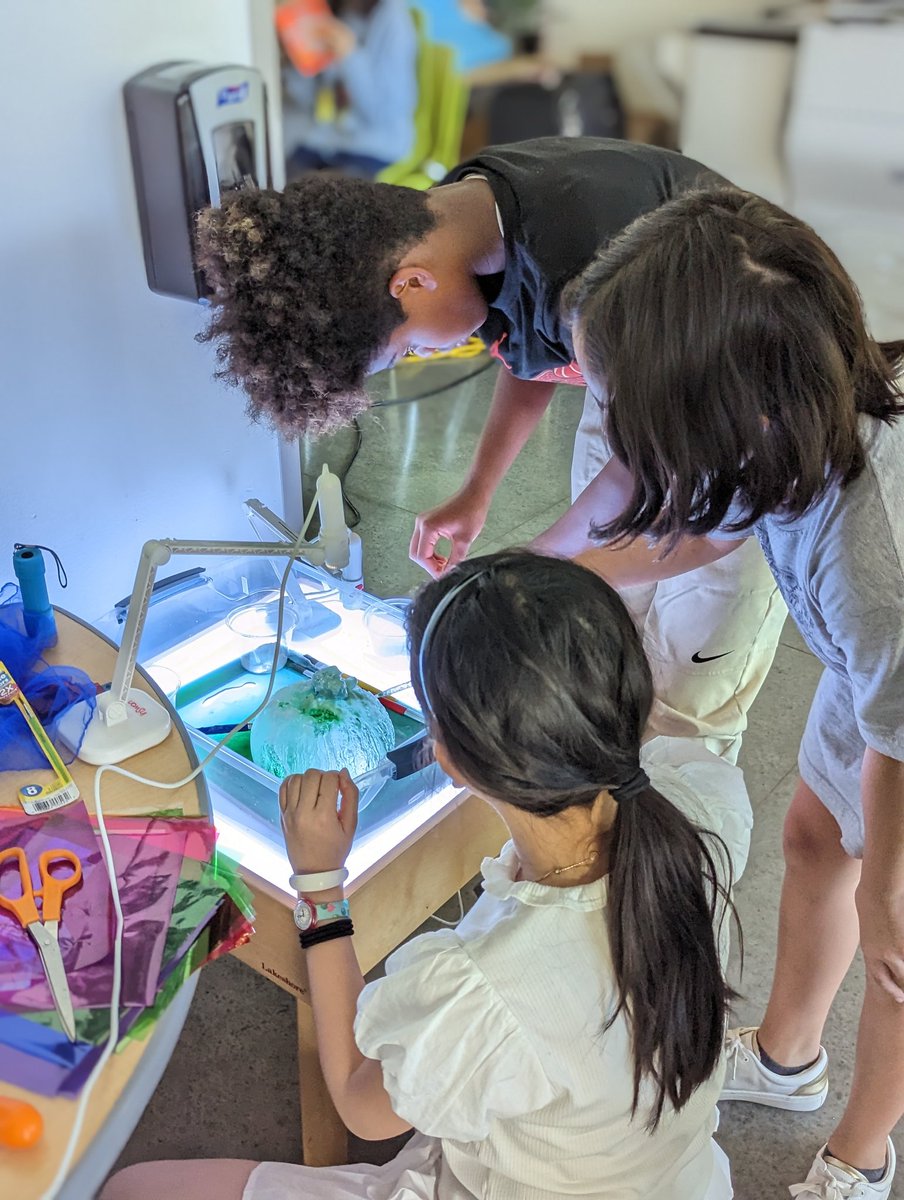"Sustained attention is a human commonality IF the task is engaging and motivating." The light table ice balloons were so enticing at the Wondrous Classroom, 5th graders couldn't resist joining in! #wondrousclassroom #learnthroughplay <a href="/TheGlobalCollab/">Lynn Cuccaro, M.Ed</a>