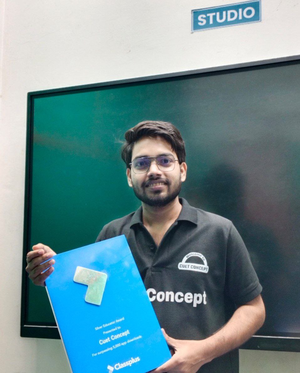 ConceptBhu's tweet photo. आपसभी को बहुत बहुत धन्यवाद❣️🙏

App कम्पनी Classplus के द्वारा बेहतरीन ग्रोथ (App Download) के कारण एक गिफ़्ट और प्रमाण पत्र आया है CUET CONCEPT परिवार के लिए❣️🙏

यूंही आपसब का सपोर्ट/प्यार सम्मान बना रहे🙏 #cuetconcept #cuet2023 https://t.co/kXUen3JwWP