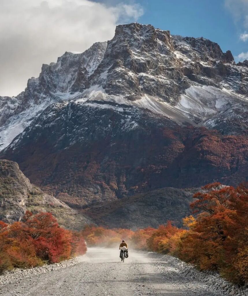 'El Chaltén - Argentina 🇦🇷 A journey into autumn's deep puts all my worries fast asleep. I will never get tired of these beautiful fall colors that leaves me speechless. Another nice shot in El Chalten surrounded by groves and mountains. Thanks to @… instagr.am/p/CsMOYM9N1de/