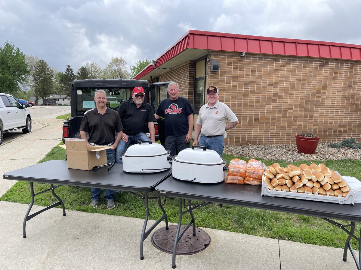 hcsdcyclones's tweet photo. The Intermediate students had a nice treat yesterday from some great Harlan community members!  Thank you!! https://t.co/mXkIgcujyU