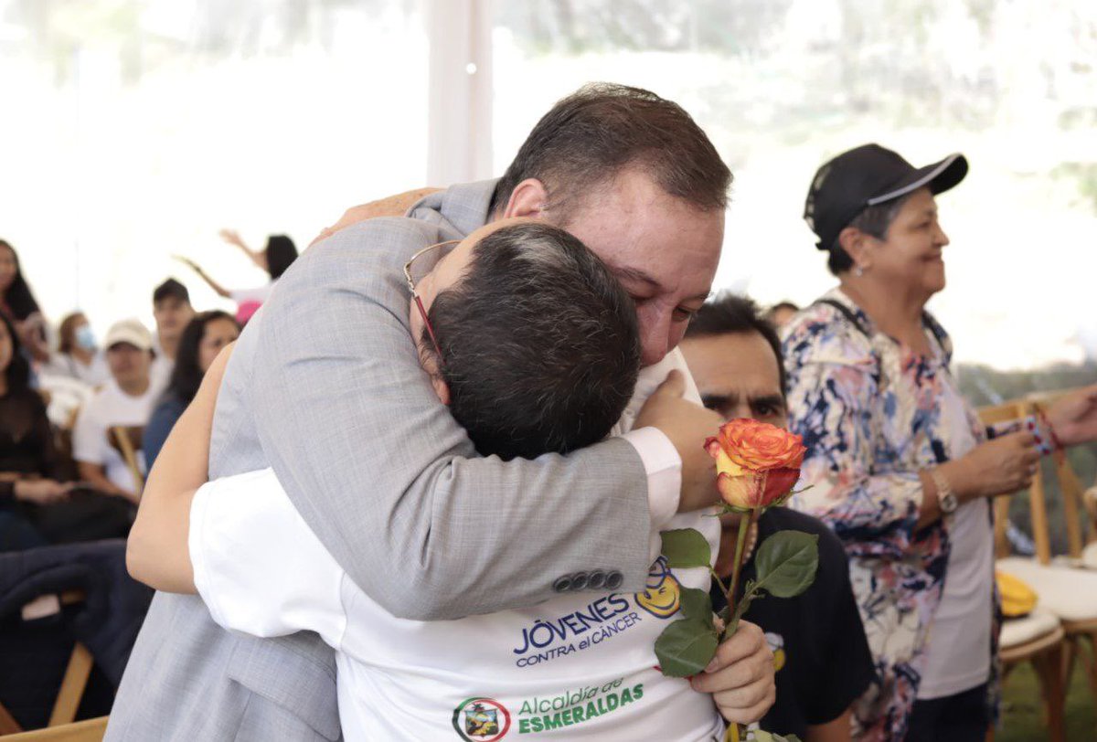 CapiZapataEC's tweet photo. La solidaridad y el ejemplo que demuestra la fundación “Jóvenes Contra el Cáncer” es motivante.
Merecen llamarse guerreros y guerreras por la lucha que enfrentan.

Gracias por lo que hacen por la gente. Cuentan con todo mi cariño y apoyo. https://t.co/NDtP6mBzSl