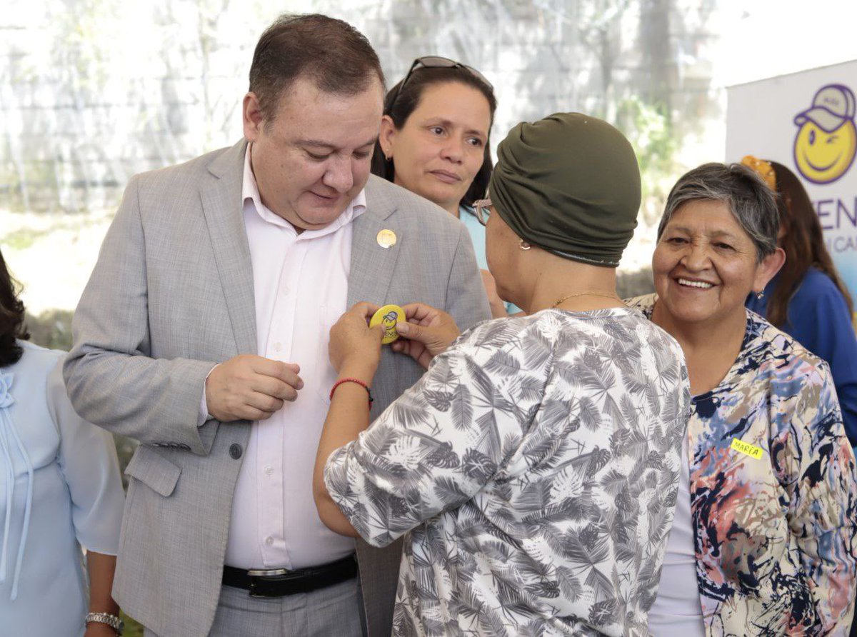 CapiZapataEC's tweet photo. La solidaridad y el ejemplo que demuestra la fundación “Jóvenes Contra el Cáncer” es motivante.
Merecen llamarse guerreros y guerreras por la lucha que enfrentan.

Gracias por lo que hacen por la gente. Cuentan con todo mi cariño y apoyo. https://t.co/NDtP6mBzSl