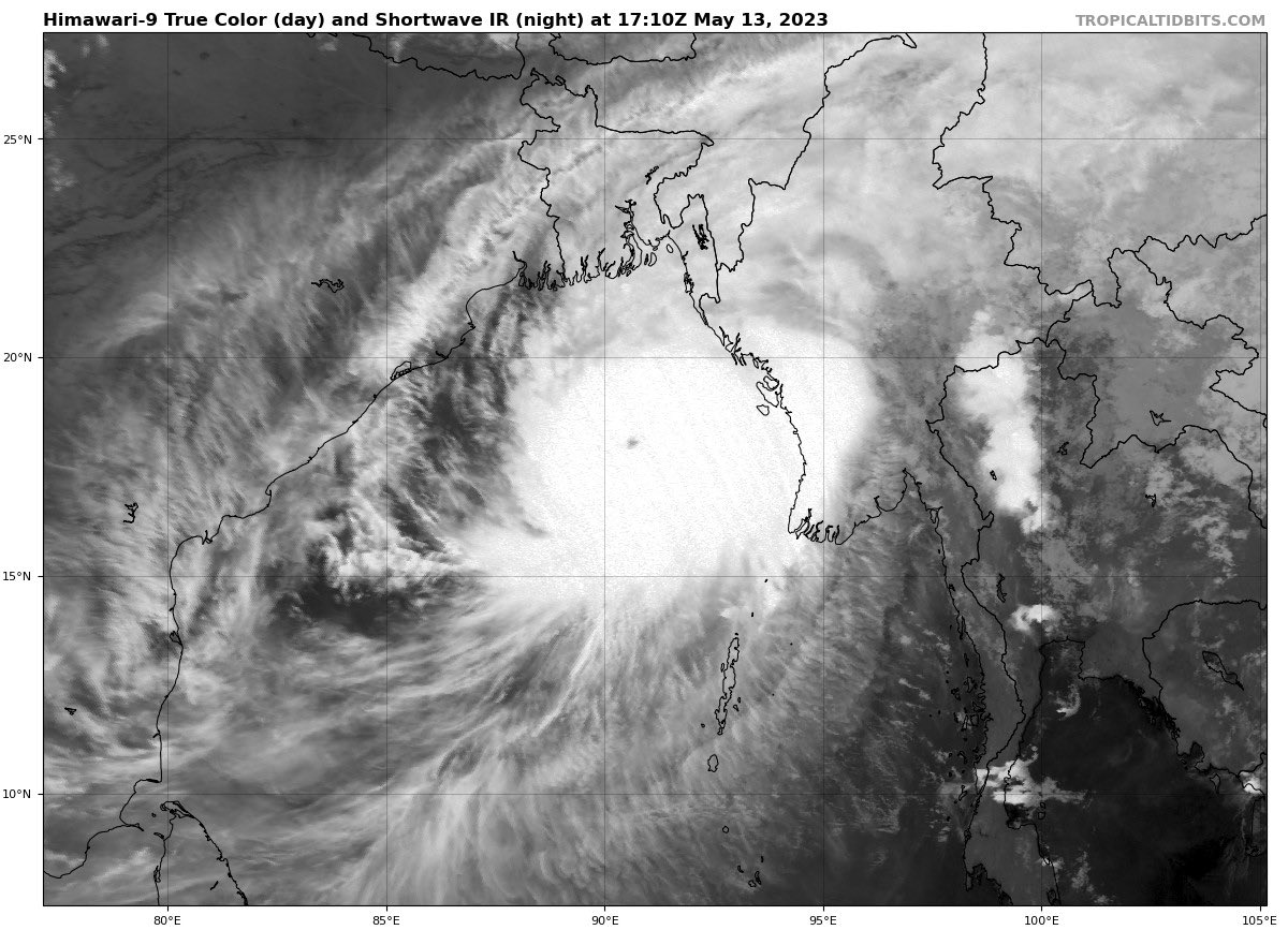 FerragamoWx's tweet photo. Cyclone #Mocha closing in on Category 5 status, with winds of 155 mph.

Parts of northern #Myanmar and southern #Bangladesh need to prepare immediately. There is not much time left before a monster roars ashore. https://t.co/77E3UwM0ST
