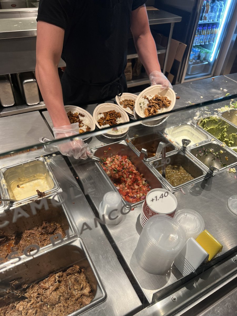 venkateshiscool's tweet photo. Quantity always matters. Went to chipotle and they were so reluctant to keep food for the amount we pay. Folk who serves hands always shaking when putting food on the bowl at 9540 Mason Montgomery Rd Ste A, Mason, OH 45040 @ChipotleTweets https://t.co/ubV0usNm5Y