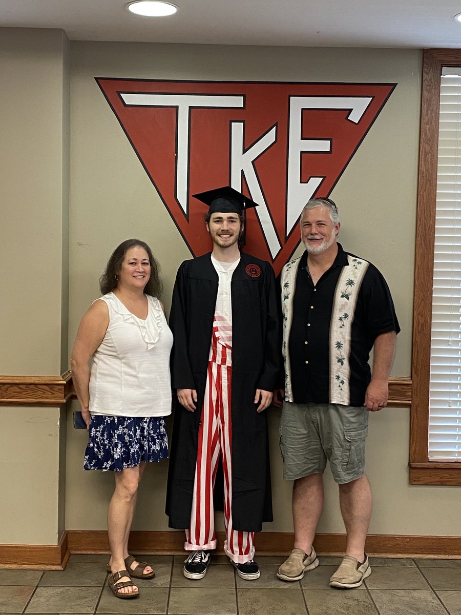 Brewer10Andy's tweet photo. Big day for Samuel, happy graduation!!! https://t.co/hy16JbpTFk