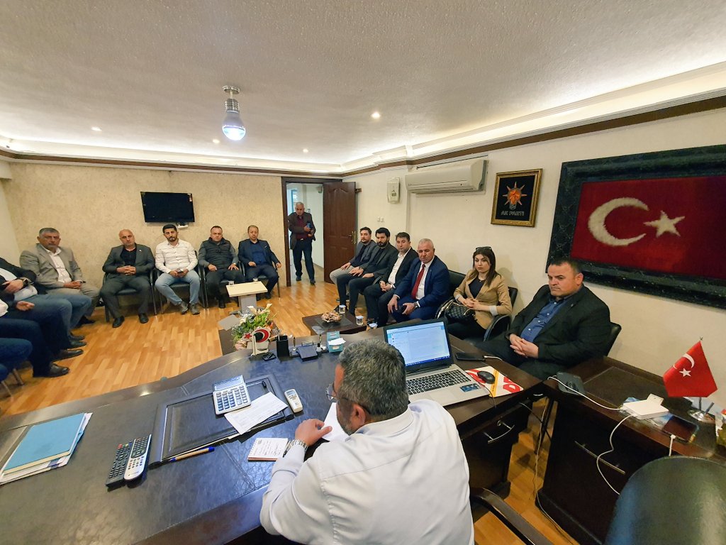 PartiSahinbey's tweet photo. 14 Mayıs'a Tam Kadro Hazırız

İlçe Başkanımız Abdülkadir Sökücü
(@Abdlkadirs27) başkanlığında, İlçe Yönetim Kurulu Üyelerimizin katılımıyla istişare ve değerlendirme toplantısı gerçekleştirildi.
#Seçim2023
#ilkturdabitiriyoruz
#TürkiyeYüzyılı
#DoğruZamanDoğruAdam 

@RTErdogan https://t.co/nUR7Z0EHFm