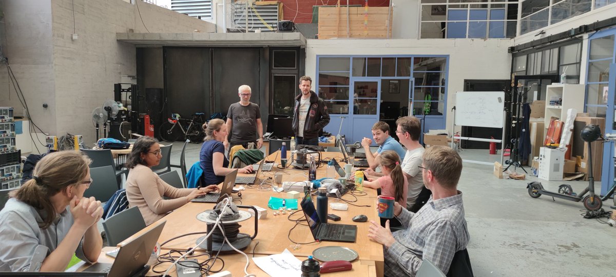 <a href="/OSM_FR/">OpenStreetMap France</a> <a href="/mojifr/">Moji</a> Journée 1 passionnante de découvertes et ouverture de nouvelles fonctionnalités dans l'écosystème OpenStreetMap : Panoramax, BANO, routing, wikidata, World memorial, Osmose, accessibilité. 
#OSMhackWE