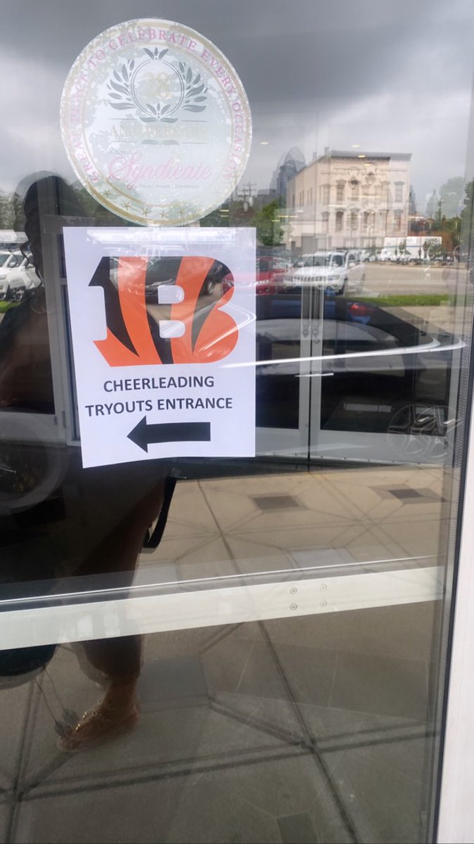 letsgetpretty_'s tweet photo. Today I’ll be at the final auditions for the @Bengals cheerleaders for this upcoming season! Also doing the head coaches makeup I’m so excited!!! I get everything I want because I attract it..
Who mf dey…✨
#Letsgetpretty https://t.co/G5IZYB1EtL