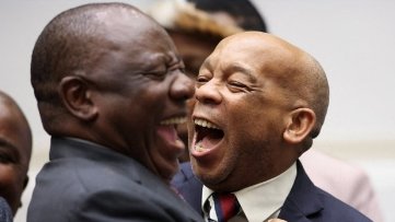 BogosiSedie1's tweet photo. Imagine laughing like this when there is stage 6 loadshedding, 87 murders a day, 2 million households going hungry daily, corruption taking over, 40% unemployment. We r in deep shit😭😭😭 https://t.co/3lOn9qUJjE