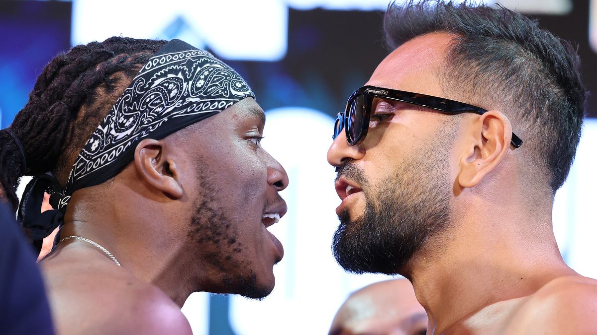 Mirror Fighting on Twitter: