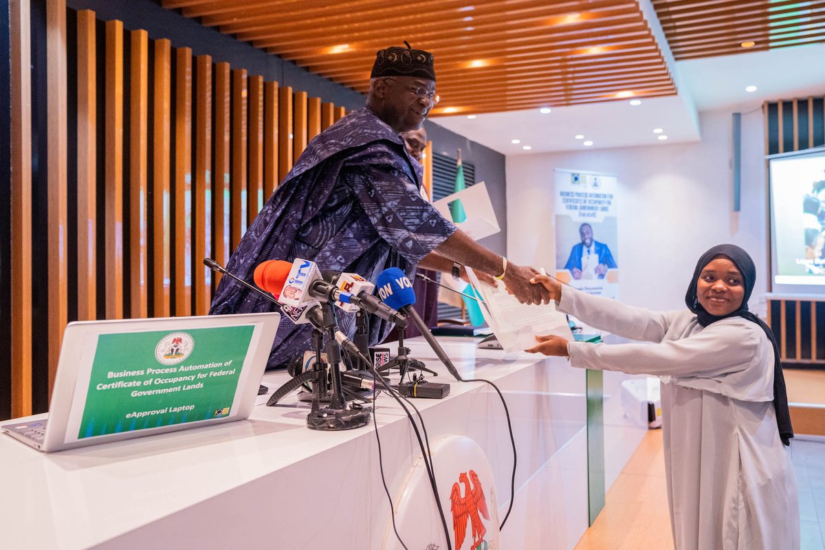 toluogunlesi's tweet image. UPDATE: 
Digitisation of Nigeria&apos;s Federal Lands registry now complete. What this means is that issuance of Certificates of Occupancy for Federal land in Nigeria has now been automated, and CofOs can now be issued &amp;amp; authenticated via an electronic portal: lands.worksandhousing.gov.ng
