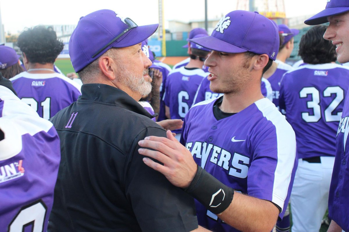 CCNYSports's tweet image. 𝐋𝐢𝐟𝐞 𝐥𝐢𝐤𝐞 𝐭𝐡𝐢𝐬 𝐬𝐮𝐫𝐞 𝐢𝐬 𝐒𝐖𝐄𝐄𝐓, 𝐡𝐮𝐡?

Nothing feels better than that postgame Championship celebration! 

#GoBeavers🟣⚫️ | #CUNYCHAMPS