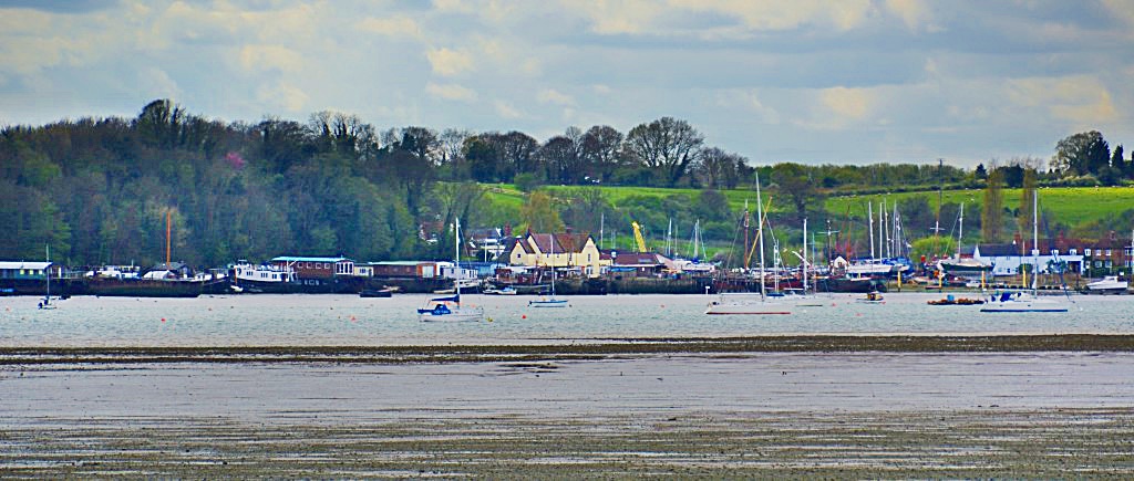TheSuffolkMan's tweet image. #PinMill from across the #RiverOrwell