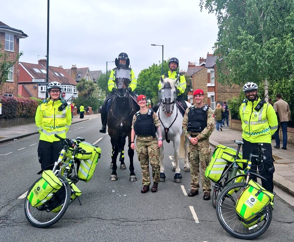 Cycle Responders are out @Twickenhamstad for #ArmyvNavy with over 50k+ spectators there today!

@stjohnambulance @MetTaskforce @armyrugbyunion @RNRugby
